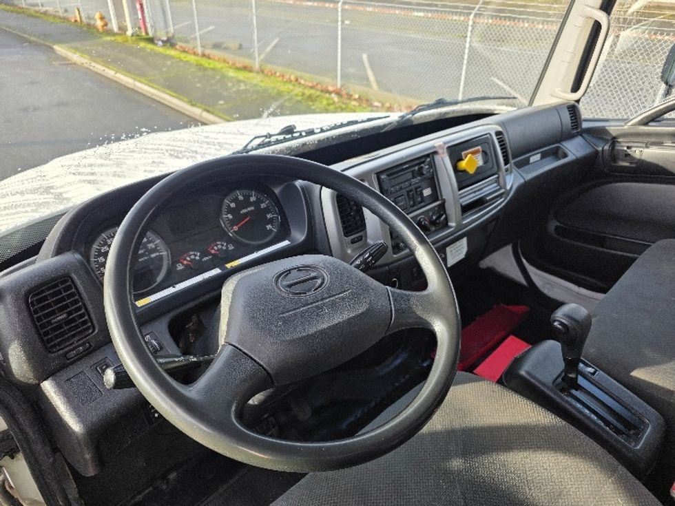 Medium Duty Box Truck-Light and Medium Duty Trucks-Hino-2019-268-Tukwila-WA-174,607\n\t\tmiles-$ 51,500 - Image 17