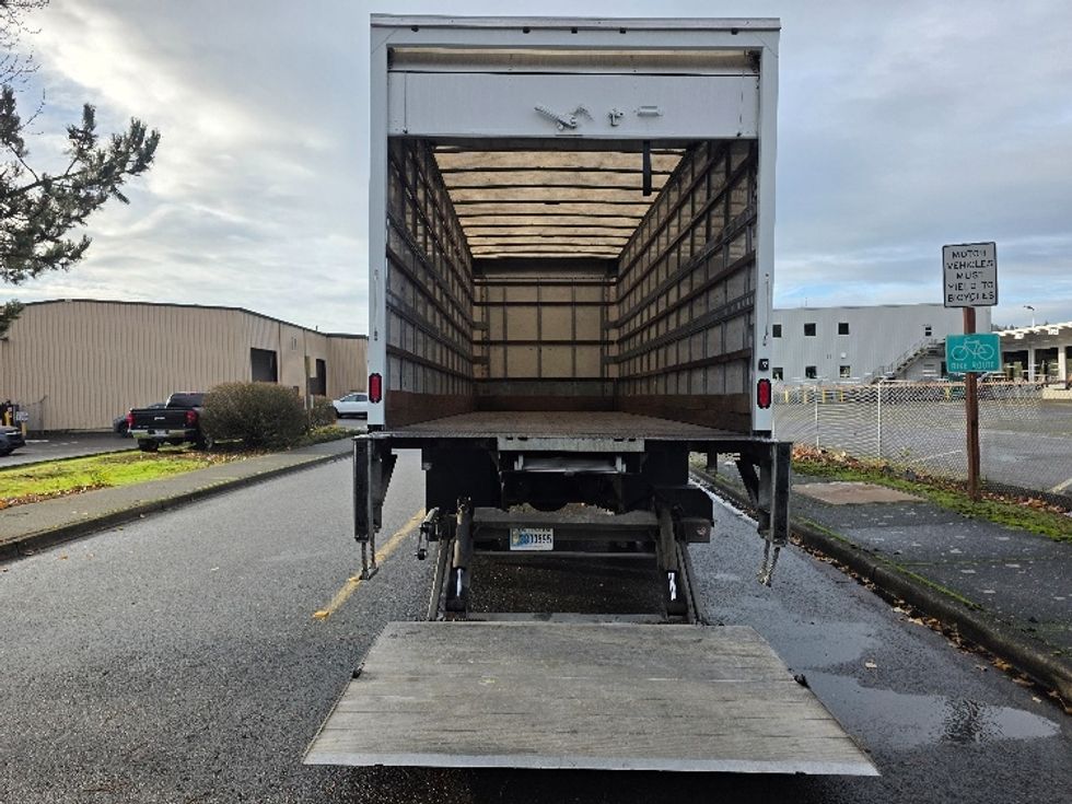 Medium Duty Box Truck-Light and Medium Duty Trucks-Hino-2019-268-Tukwila-WA-174,607\n\t\tmiles-$ 51,500 - Image 9