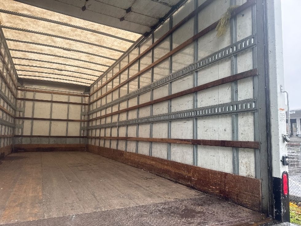 Medium Duty Box Truck-Light and Medium Duty Trucks-Hino-2019-268-Tukwila-WA-204,863\n\t\tmiles-$ 46,750 - Image 9