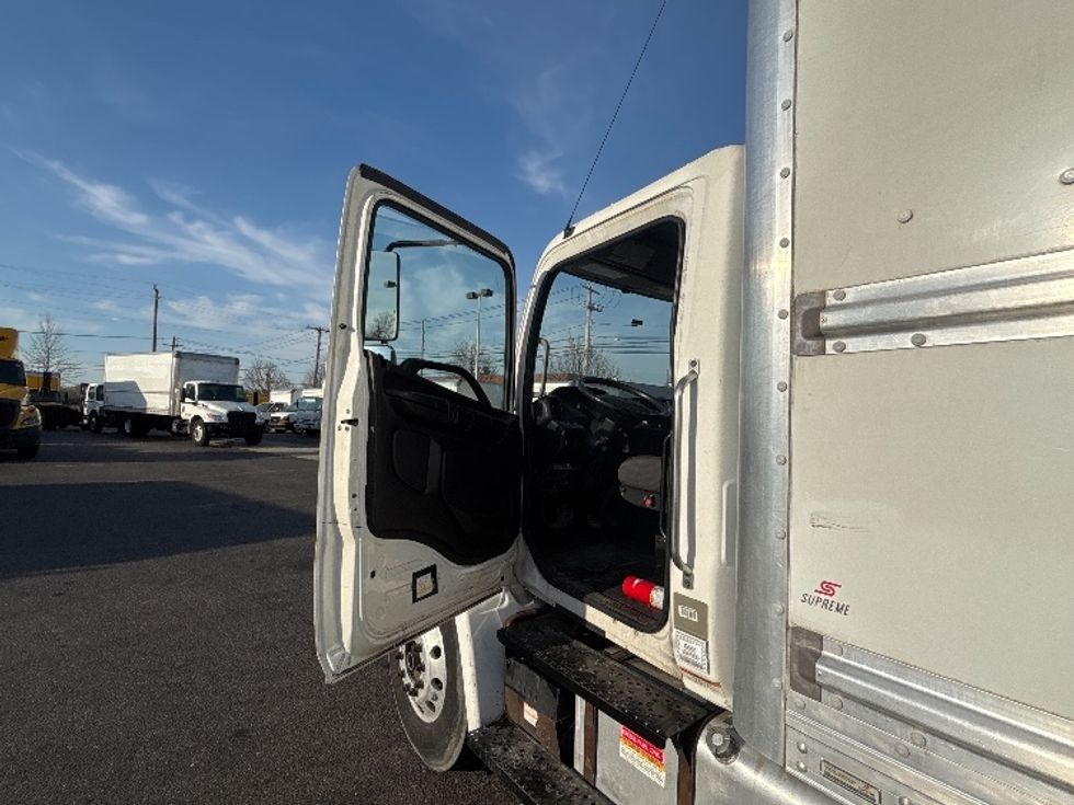 Medium Duty Box Truck-Light and Medium Duty Trucks-Hino-2019-268-West Babylon-NY-164,323\n\t\tmiles-$ 51,750 - Image 16