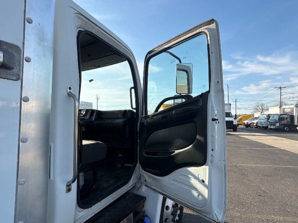 Medium Duty Box Truck-Light and Medium Duty Trucks-Hino-2019-268-West Babylon-NY-164,323\n\t\tmiles-$ 51,750 - Image 20