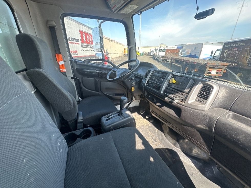 Medium Duty Box Truck-Light and Medium Duty Trucks-Hino-2019-268-West Babylon-NY-166,771\n\t\tmiles-$ 48,500 - Image 21