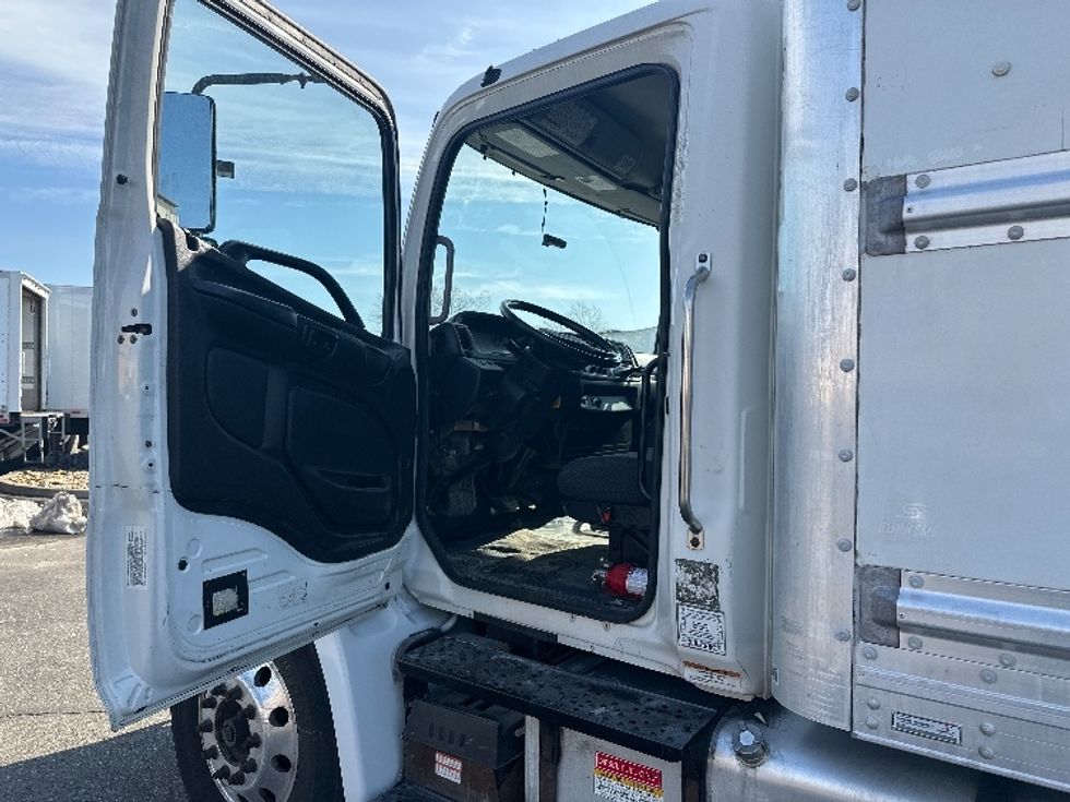 Medium Duty Box Truck-Light and Medium Duty Trucks-Hino-2019-268-West Babylon-NY-174,035\n\t\tmiles-$ 54,250 - Image 15
