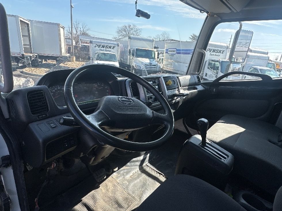 Medium Duty Box Truck-Light and Medium Duty Trucks-Hino-2019-268-West Babylon-NY-174,035\n\t\tmiles-$ 54,250 - Image 16