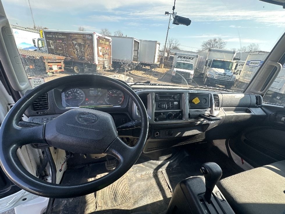Medium Duty Box Truck-Light and Medium Duty Trucks-Hino-2019-268-West Babylon-NY-174,035\n\t\tmiles-$ 54,250 - Image 17