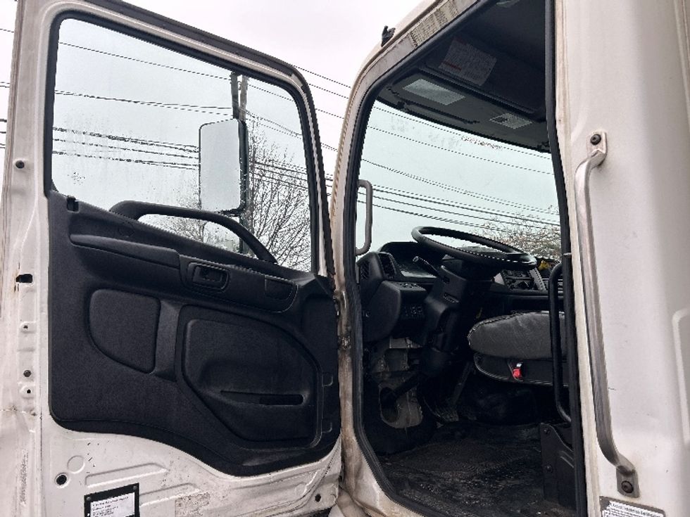 Medium Duty Box Truck-Light and Medium Duty Trucks-Hino-2019-268-West Babylon-NY-218,042\n\t\tmiles-$ 42,000 - Image 16
