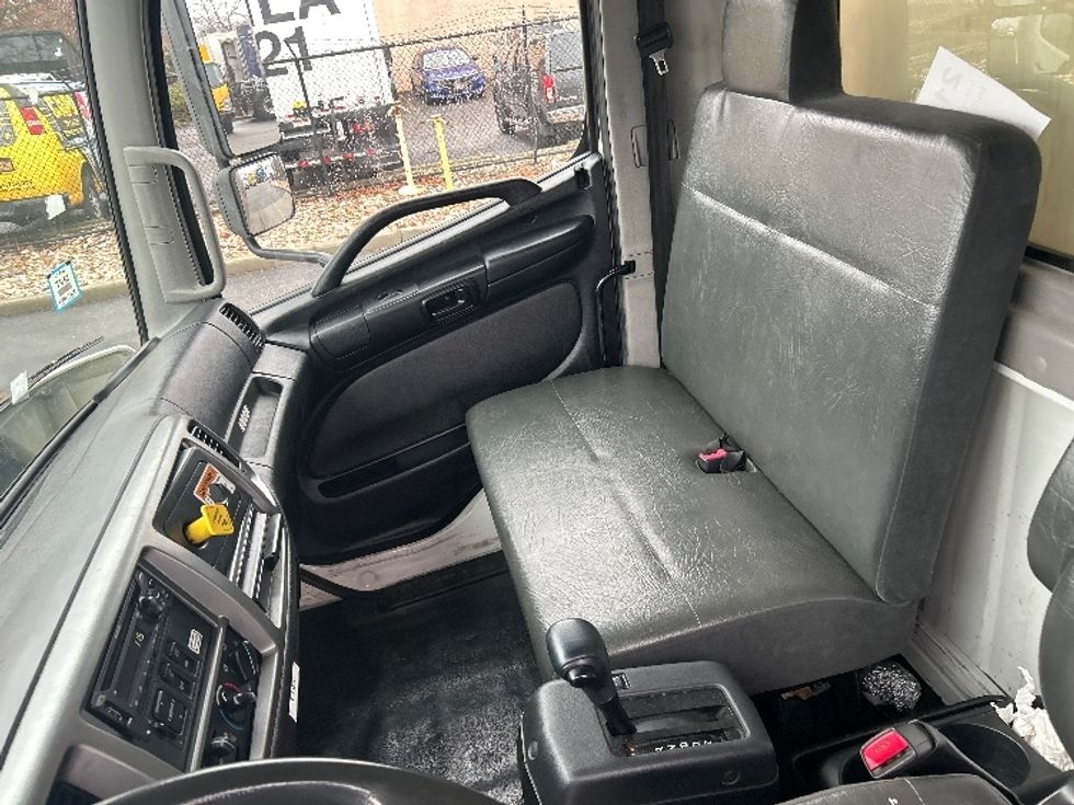 Medium Duty Box Truck-Light and Medium Duty Trucks-Hino-2019-268-West Babylon-NY-218,042\n\t\tmiles-$ 42,000 - Image 19