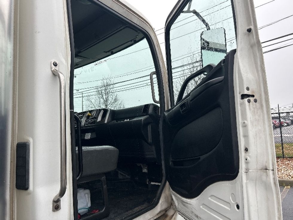Medium Duty Box Truck-Light and Medium Duty Trucks-Hino-2019-268-West Babylon-NY-218,042\n\t\tmiles-$ 42,000 - Image 20
