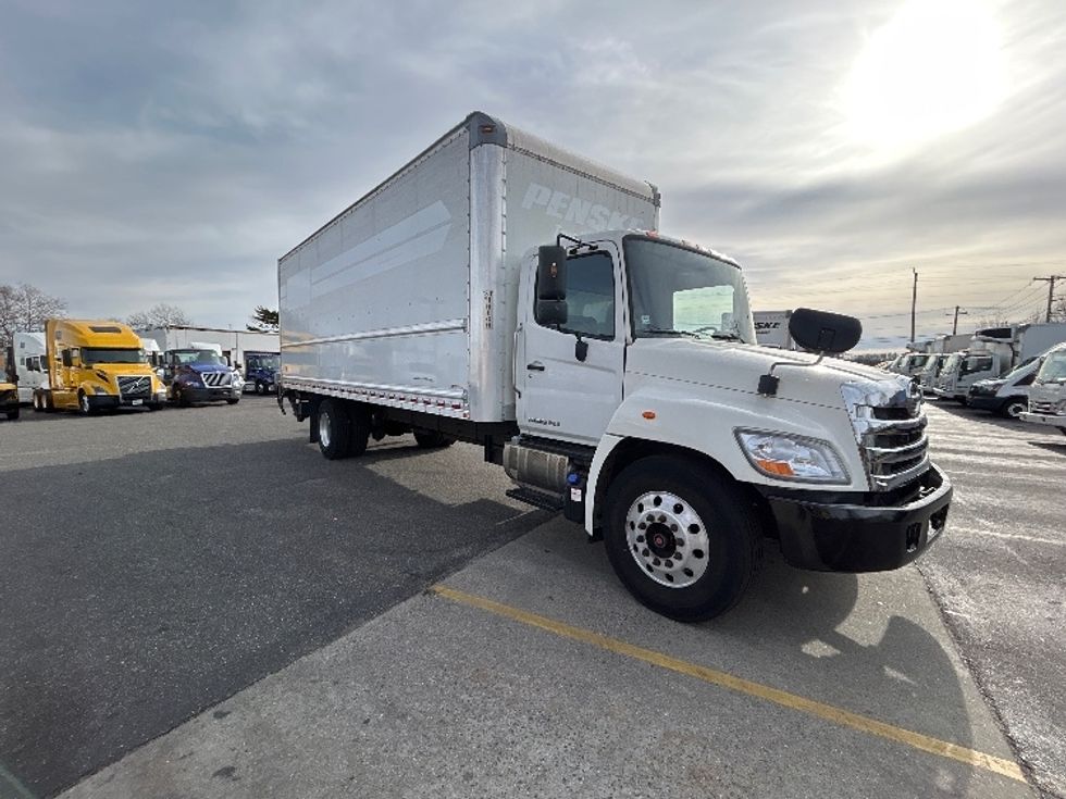 Medium Duty Box Truck-Light and Medium Duty Trucks-Hino-2019-268-West Babylon-NY-221,858\n\t\tmiles-$ 41,500 - Image 1