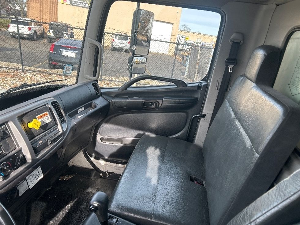 Medium Duty Box Truck-Light and Medium Duty Trucks-Hino-2019-268-West Babylon-NY-221,858\n\t\tmiles-$ 41,500 - Image 19