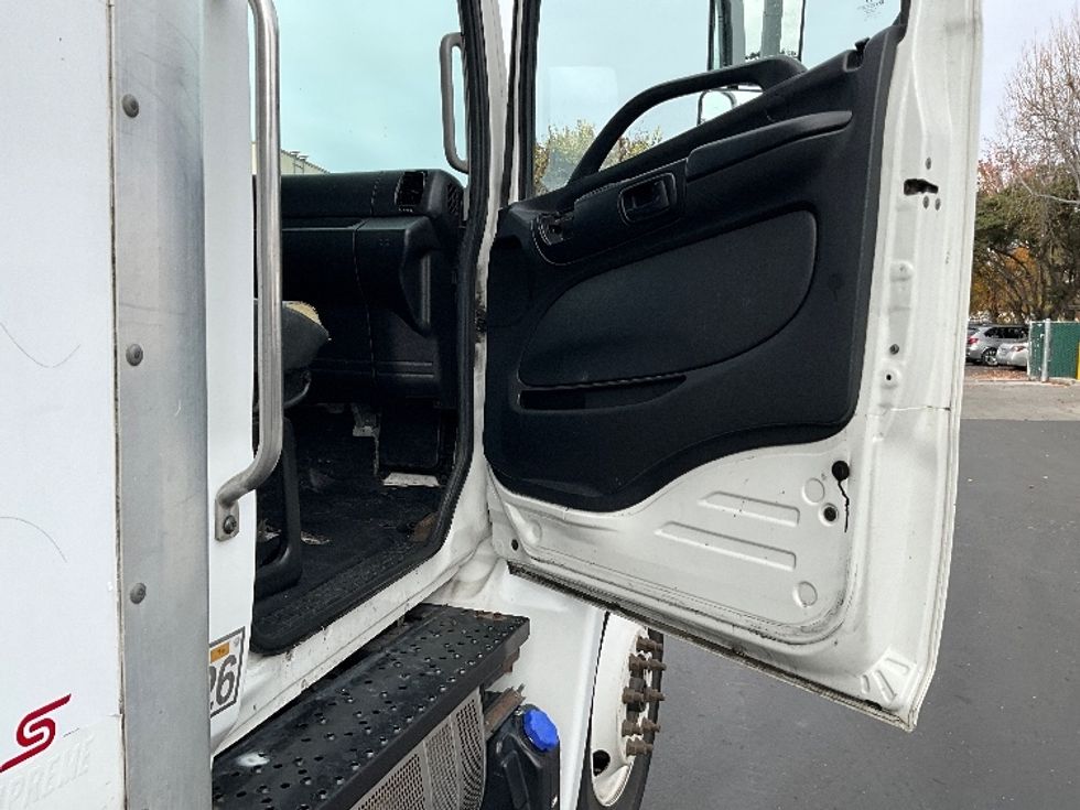 Medium Duty Box Truck-Light and Medium Duty Trucks-Hino-2019-268-West Sacramento-CA-141,338\n\t\tmiles-$ 55,750 - Image 19