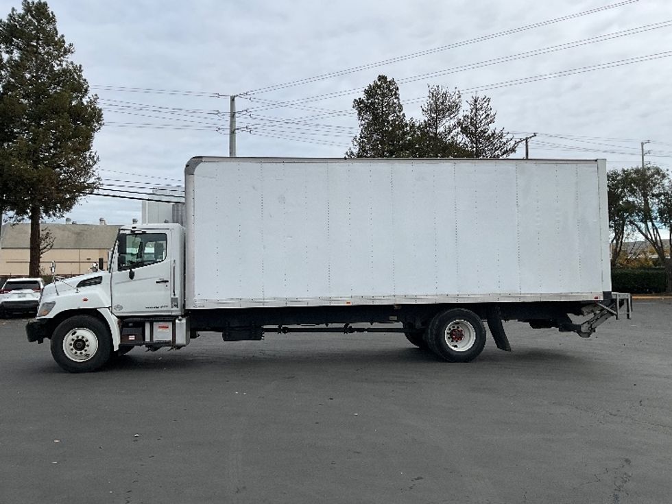 Medium Duty Box Truck-Light and Medium Duty Trucks-Hino-2019-268-West Sacramento-CA-141,338\n\t\tmiles-$ 55,750 - Image 4