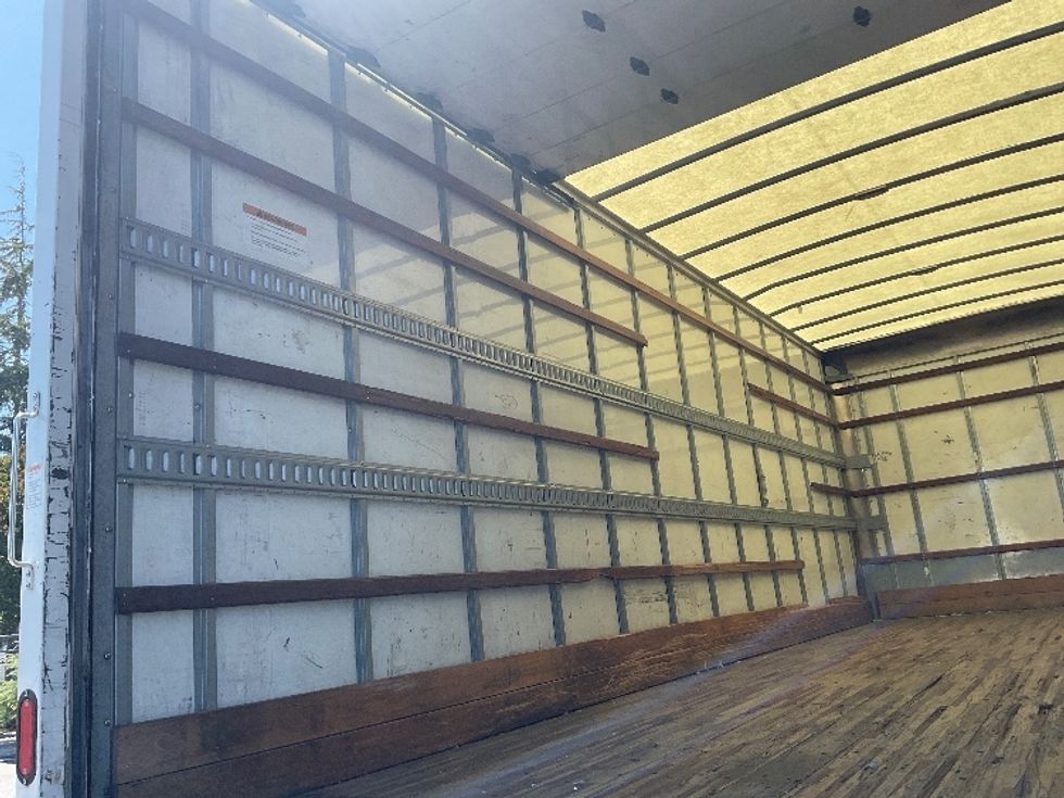 Medium Duty Box Truck-Light and Medium Duty Trucks-Hino-2019-268-West Sacramento-CA-154,765\n\t\tmiles-$ 54,500 - Image 11