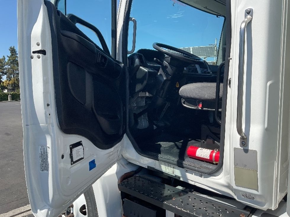 Medium Duty Box Truck-Light and Medium Duty Trucks-Hino-2019-268-West Sacramento-CA-154,765\n\t\tmiles-$ 54,500 - Image 16
