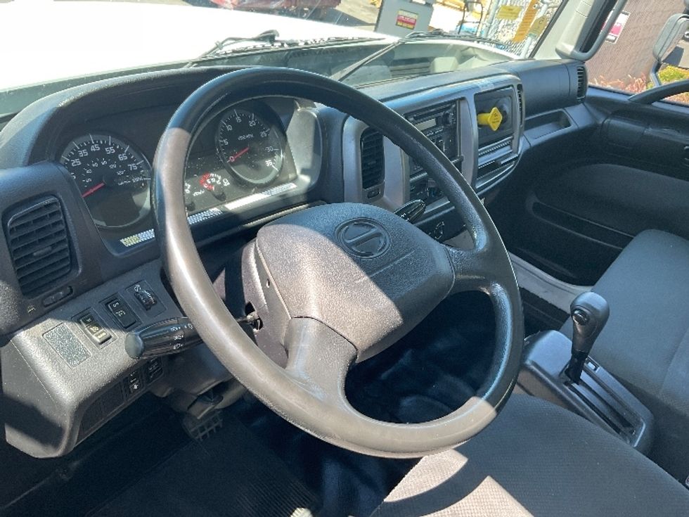 Medium Duty Box Truck-Light and Medium Duty Trucks-Hino-2019-268-West Sacramento-CA-154,765\n\t\tmiles-$ 54,500 - Image 17