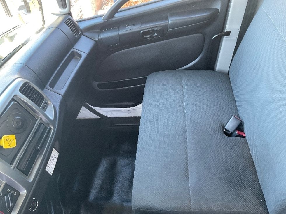 Medium Duty Box Truck-Light and Medium Duty Trucks-Hino-2019-268-West Sacramento-CA-154,765\n\t\tmiles-$ 54,500 - Image 19