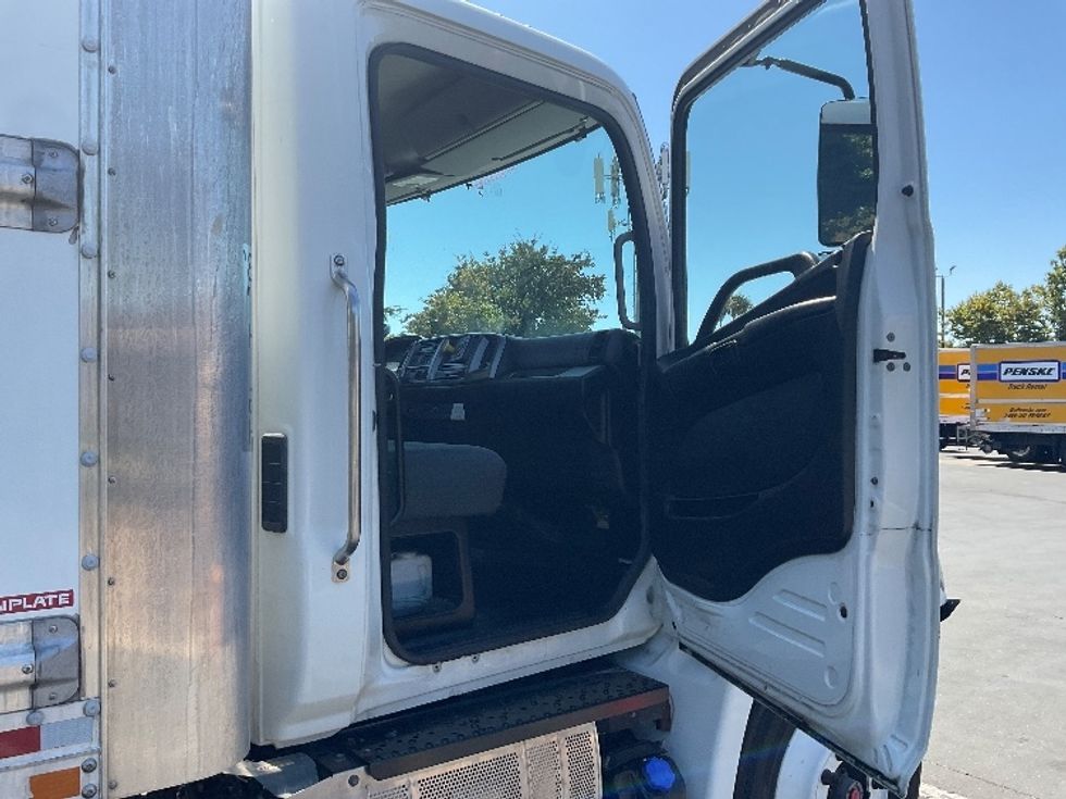 Medium Duty Box Truck-Light and Medium Duty Trucks-Hino-2019-268-West Sacramento-CA-154,765\n\t\tmiles-$ 54,500 - Image 20