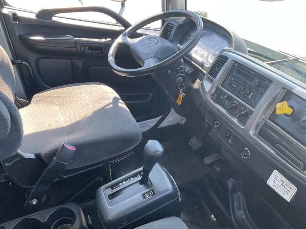 Medium Duty Box Truck-Light and Medium Duty Trucks-Hino-2019-268-West Sacramento-CA-154,765\n\t\tmiles-$ 54,500 - Image 22