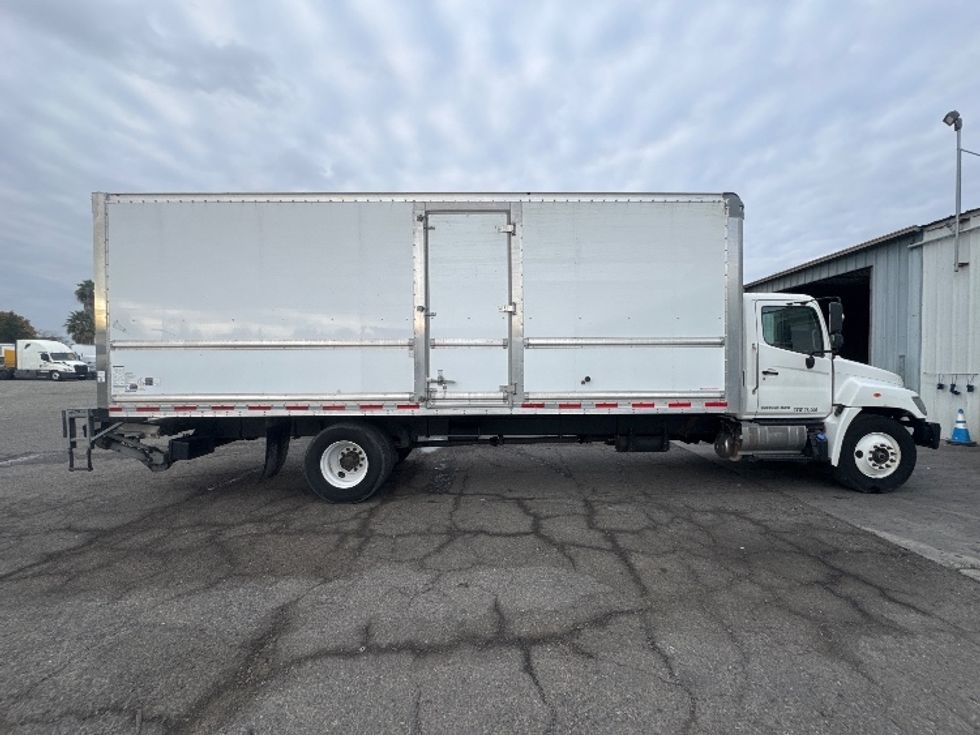 Medium Duty Box Truck-Light and Medium Duty Trucks-Hino-2019-268-West Sacramento-CA-161,037\n\t\tmiles-$ 53,500 - Image 15