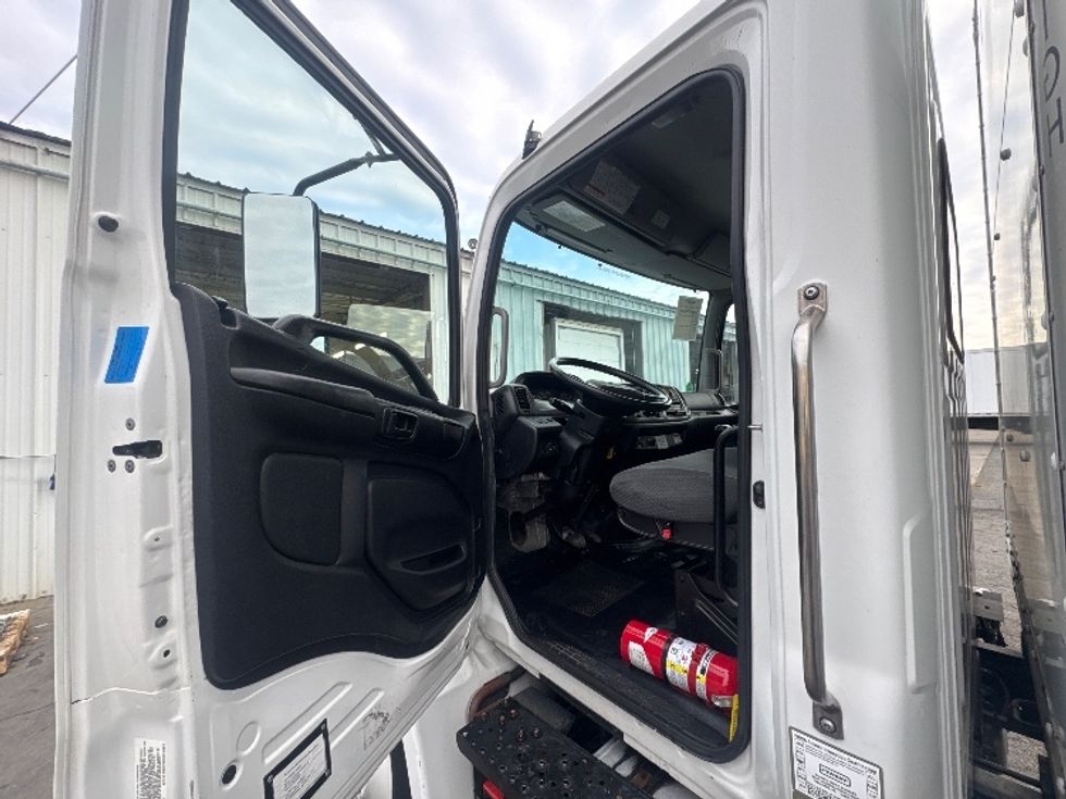 Medium Duty Box Truck-Light and Medium Duty Trucks-Hino-2019-268-West Sacramento-CA-161,037\n\t\tmiles-$ 53,500 - Image 16