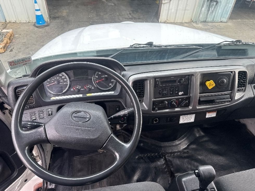 Medium Duty Box Truck-Light and Medium Duty Trucks-Hino-2019-268-West Sacramento-CA-161,037\n\t\tmiles-$ 53,500 - Image 18