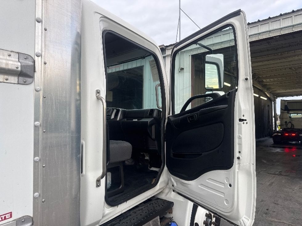 Medium Duty Box Truck-Light and Medium Duty Trucks-Hino-2019-268-West Sacramento-CA-161,037\n\t\tmiles-$ 53,500 - Image 20