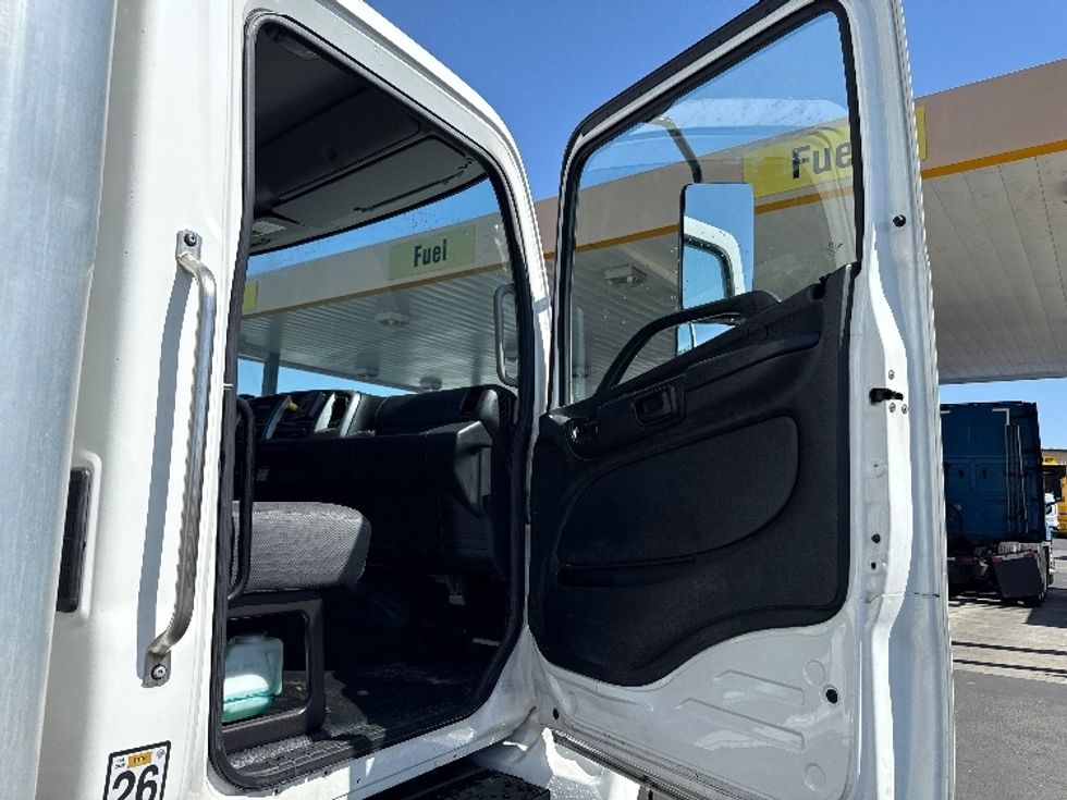 Medium Duty Box Truck-Light and Medium Duty Trucks-Hino-2019-268-West Sacramento-CA-177,959\n\t\tmiles-$ 50,750 - Image 20