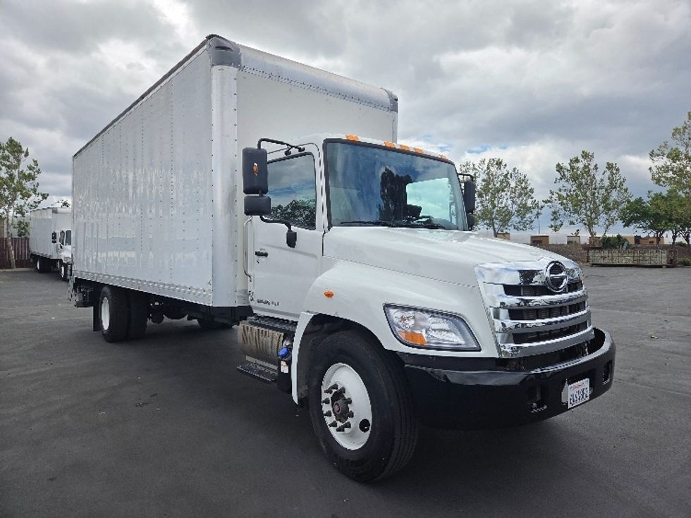 Medium Duty Box Truck-Light and Medium Duty Trucks-Hino-2019-268-West Sacramento-CA-186,321\n\t\tmiles-$ 49,500 - Image 1