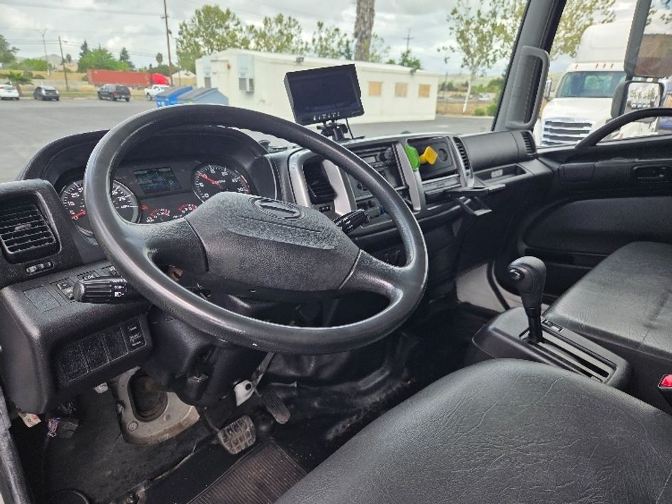 Medium Duty Box Truck-Light and Medium Duty Trucks-Hino-2019-268-West Sacramento-CA-186,321\n\t\tmiles-$ 49,500 - Image 17