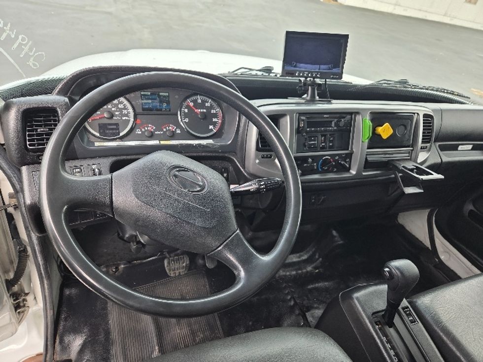 Medium Duty Box Truck-Light and Medium Duty Trucks-Hino-2019-268-West Sacramento-CA-186,321\n\t\tmiles-$ 49,500 - Image 18