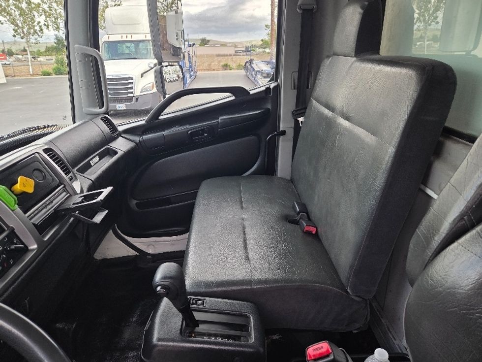 Medium Duty Box Truck-Light and Medium Duty Trucks-Hino-2019-268-West Sacramento-CA-186,321\n\t\tmiles-$ 49,500 - Image 20