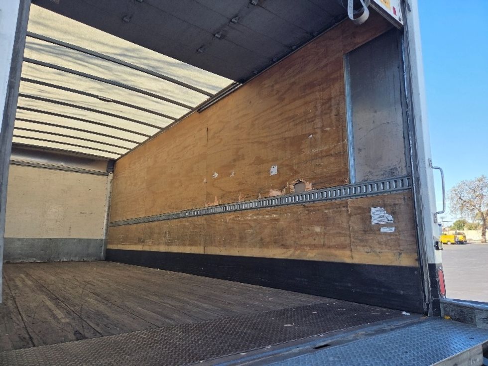 Medium Duty Box Truck-Light and Medium Duty Trucks-Hino-2019-268-West Sacramento-CA-222,194\n\t\tmiles-$ 43,250 - Image 12