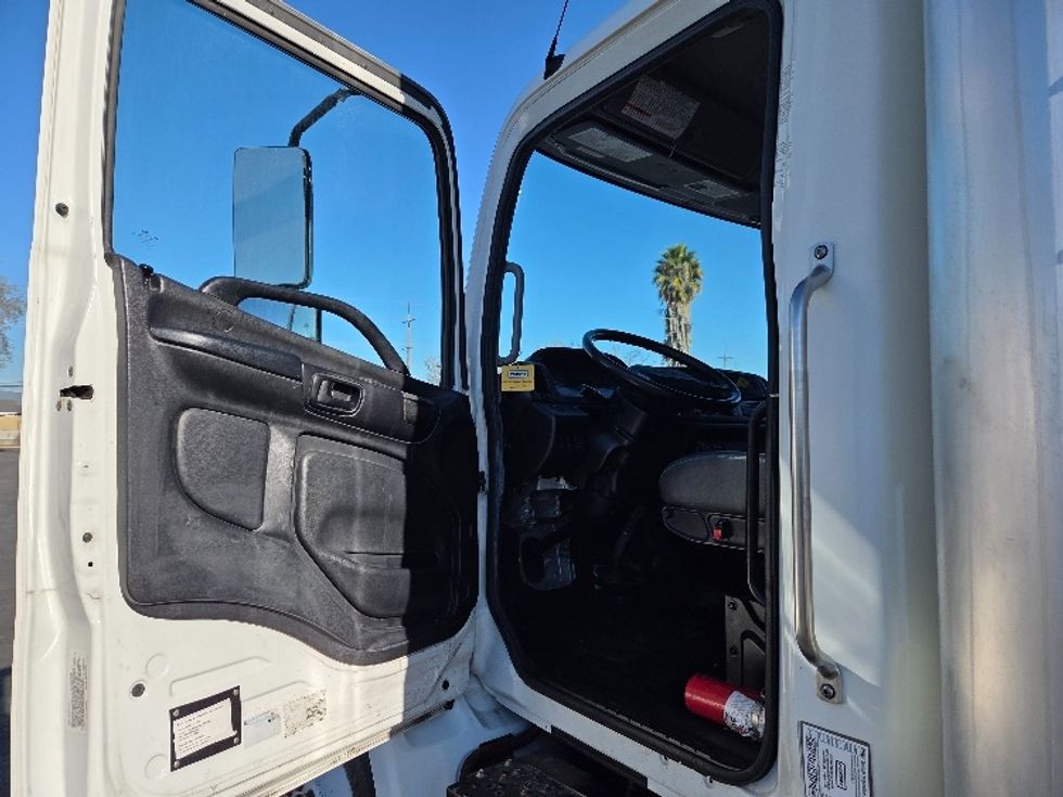 Medium Duty Box Truck-Light and Medium Duty Trucks-Hino-2019-268-West Sacramento-CA-222,194\n\t\tmiles-$ 43,250 - Image 16