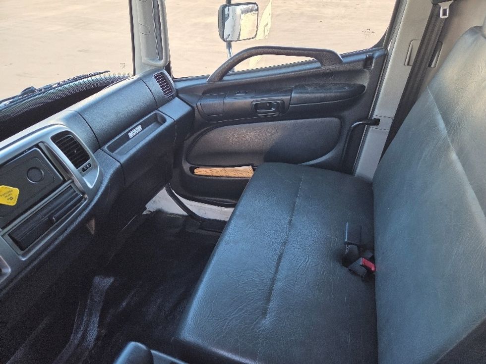 Medium Duty Box Truck-Light and Medium Duty Trucks-Hino-2019-268-West Sacramento-CA-222,194\n\t\tmiles-$ 43,250 - Image 19