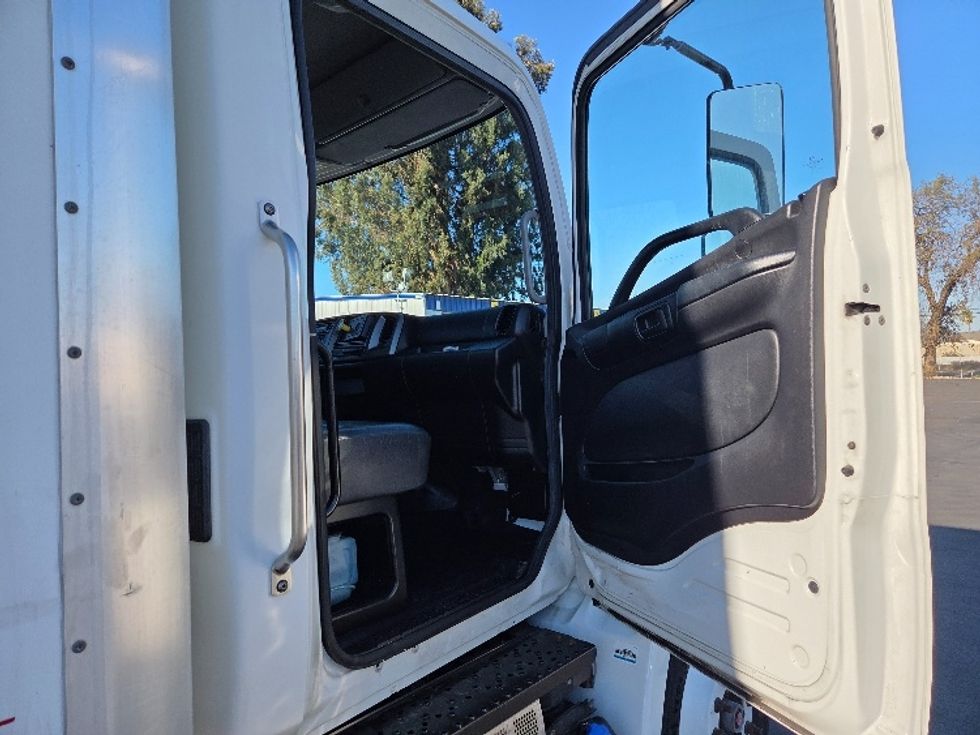 Medium Duty Box Truck-Light and Medium Duty Trucks-Hino-2019-268-West Sacramento-CA-222,194\n\t\tmiles-$ 43,250 - Image 20