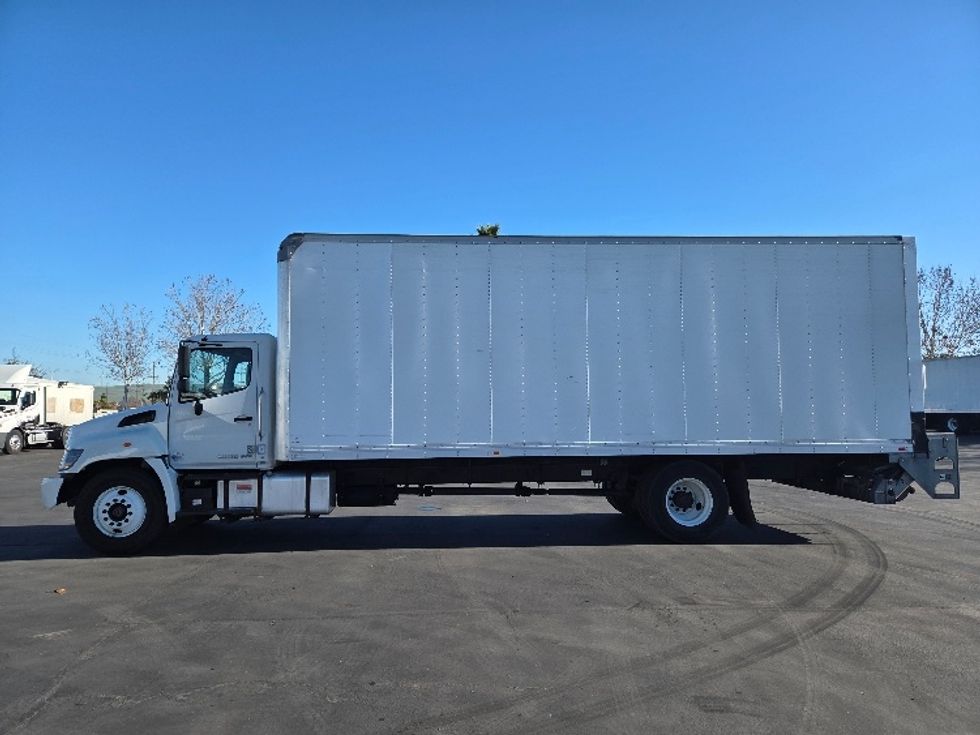 Medium Duty Box Truck-Light and Medium Duty Trucks-Hino-2019-268-West Sacramento-CA-222,194\n\t\tmiles-$ 43,250 - Image 4