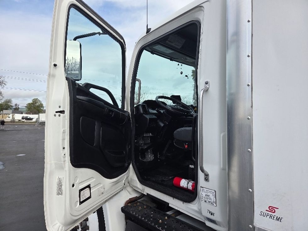 Medium Duty Box Truck-Light and Medium Duty Trucks-Hino-2019-268-West Sacramento-CA-239,286\n\t\tmiles-$ 39,750 - Image 16