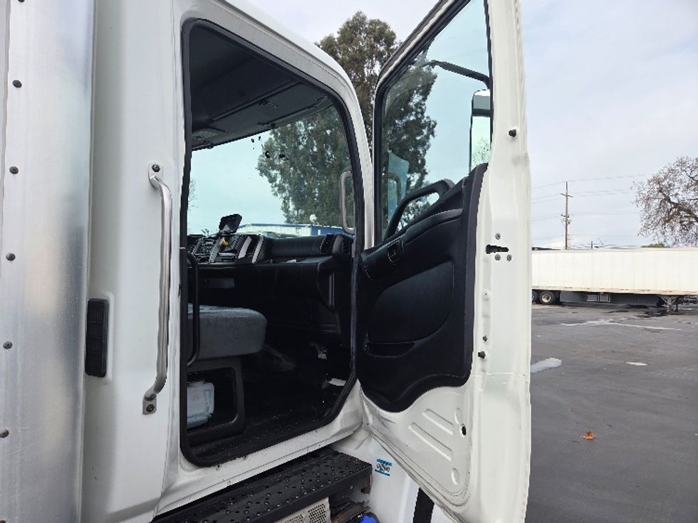 Medium Duty Box Truck-Light and Medium Duty Trucks-Hino-2019-268-West Sacramento-CA-239,286\n\t\tmiles-$ 39,750 - Image 20