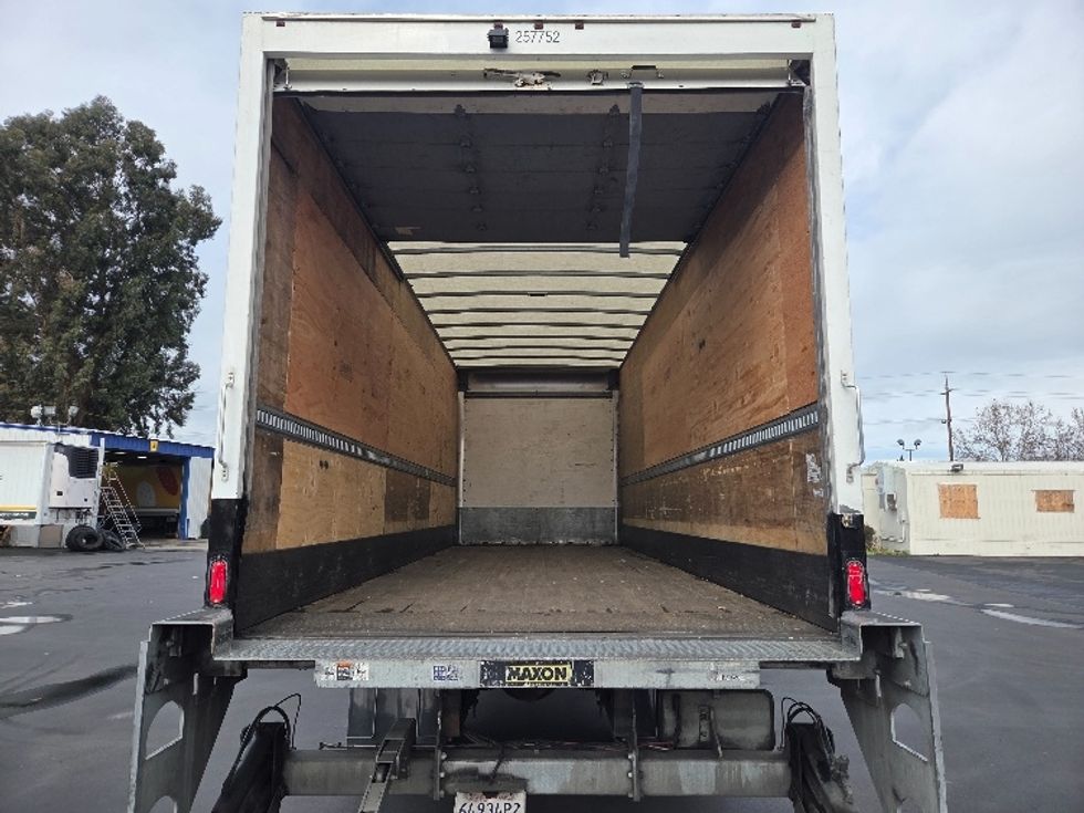 Medium Duty Box Truck-Light and Medium Duty Trucks-Hino-2019-268-West Sacramento-CA-239,286\n\t\tmiles-$ 39,750 - Image 8