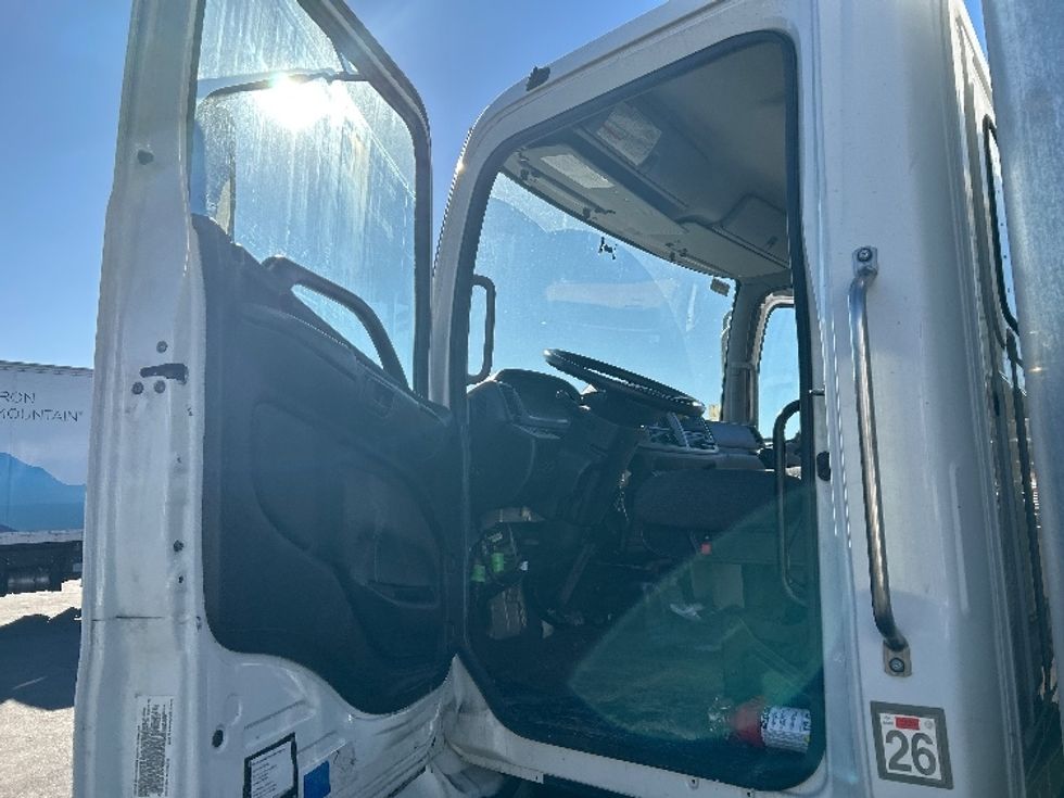Medium Duty Box Truck-Light and Medium Duty Trucks-Hino-2019-268-West Sacramento-CA-94,206\n\t\tmiles-$ 53,000 - Image 15