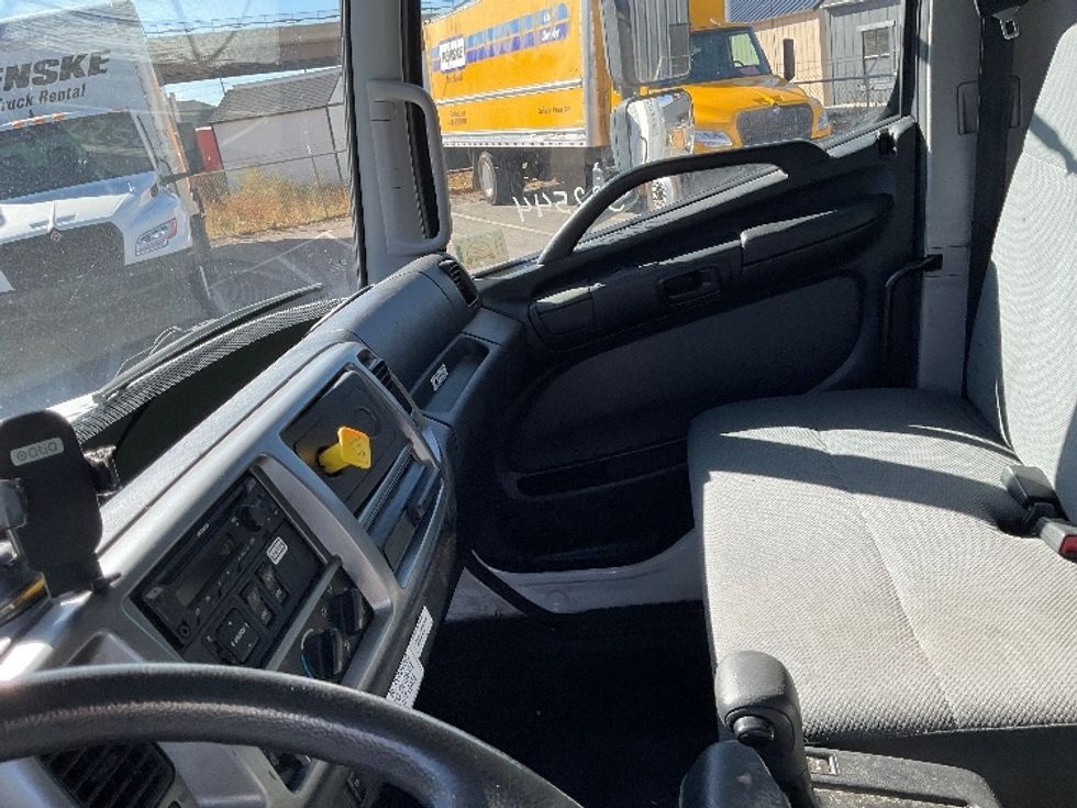 Medium Duty Box Truck-Light and Medium Duty Trucks-Hino-2019-268-West Valley City-UT-130,324\n\t\tmiles-$ 57,750 - Image 19