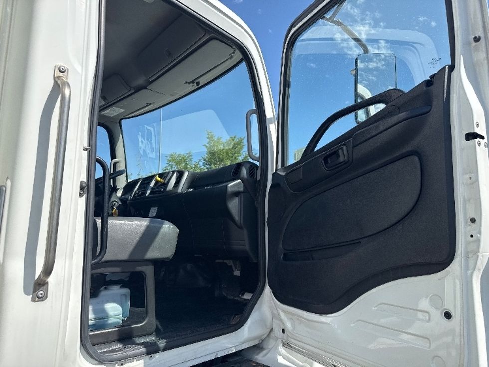 Medium Duty Box Truck-Light and Medium Duty Trucks-Hino-2019-268-West Valley City-UT-157,455\n\t\tmiles-$ 55,000 - Image 20