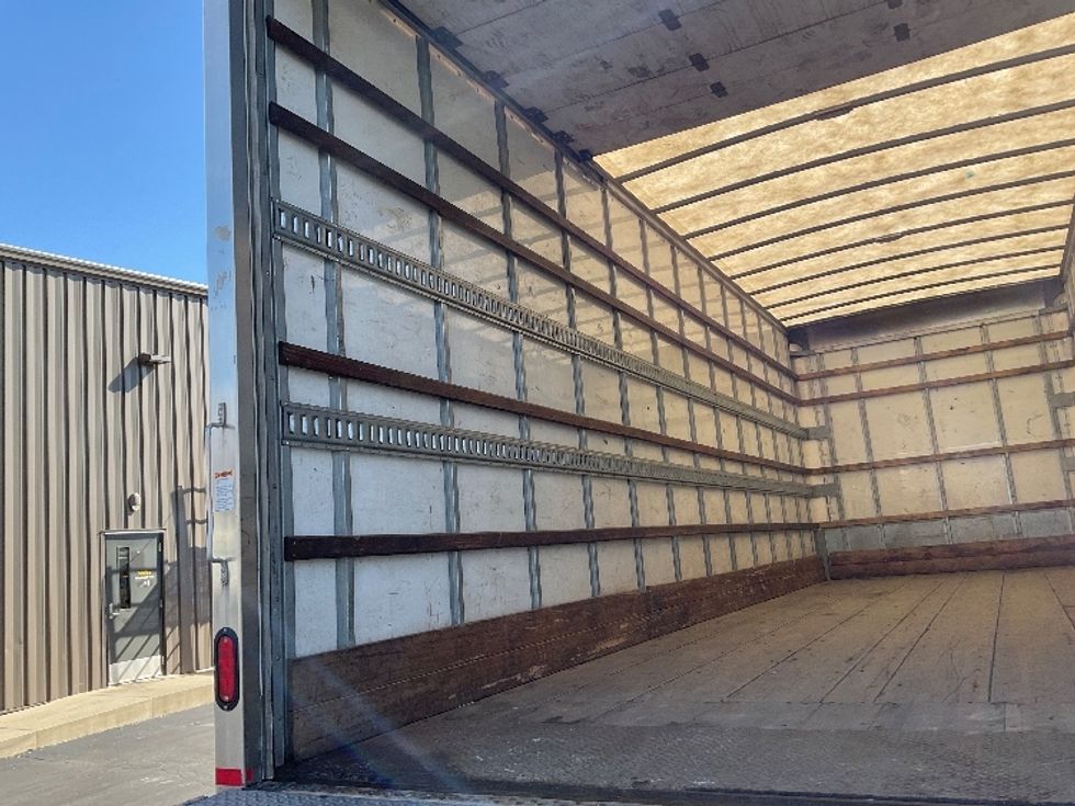 Medium Duty Box Truck-Light and Medium Duty Trucks-Hino-2019-268-Zelienople-PA-191,695\n\t\tmiles-$ 46,500 - Image 11