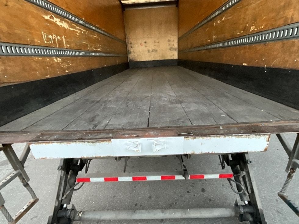 Medium Duty Box Truck-Light and Medium Duty Trucks-Hino-2019-338-Delta-BC-110,389\n\t\tkm-$ 75,750 - Image 10