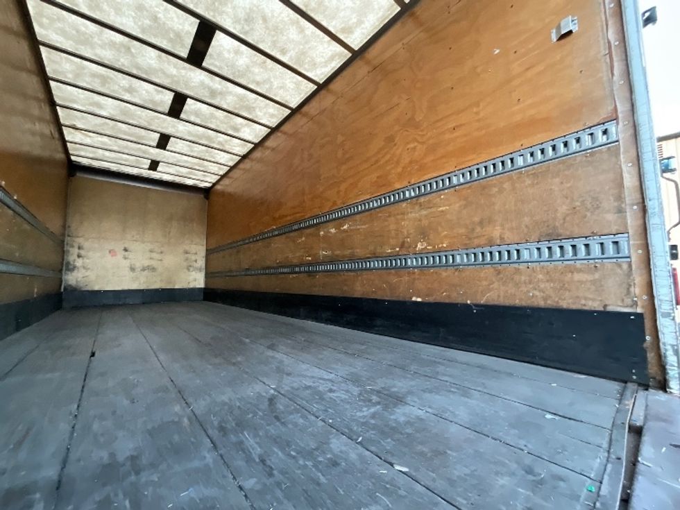 Medium Duty Box Truck-Light and Medium Duty Trucks-Hino-2019-338-Delta-BC-110,389\n\t\tkm-$ 75,750 - Image 12