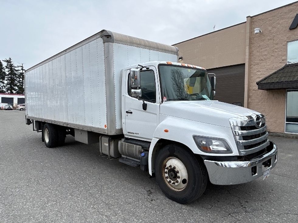 Medium Duty Box Truck-Light and Medium Duty Trucks-Hino-2019-338-Delta-BC-159,270\n\t\tkm-$ 71,500 - Image 1