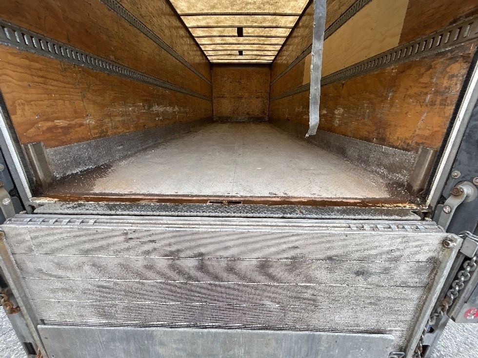 Medium Duty Box Truck-Light and Medium Duty Trucks-Hino-2019-338-Delta-BC-159,270\n\t\tkm-$ 71,500 - Image 10