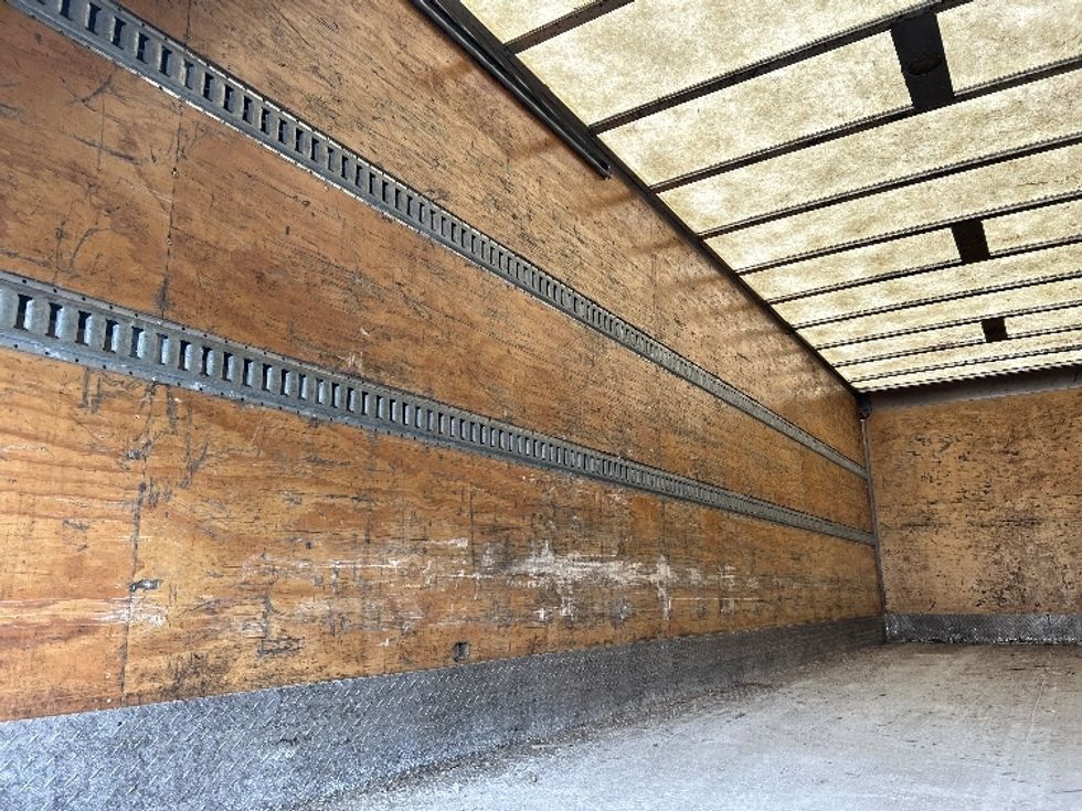 Medium Duty Box Truck-Light and Medium Duty Trucks-Hino-2019-338-Delta-BC-159,270\n\t\tkm-$ 71,500 - Image 11