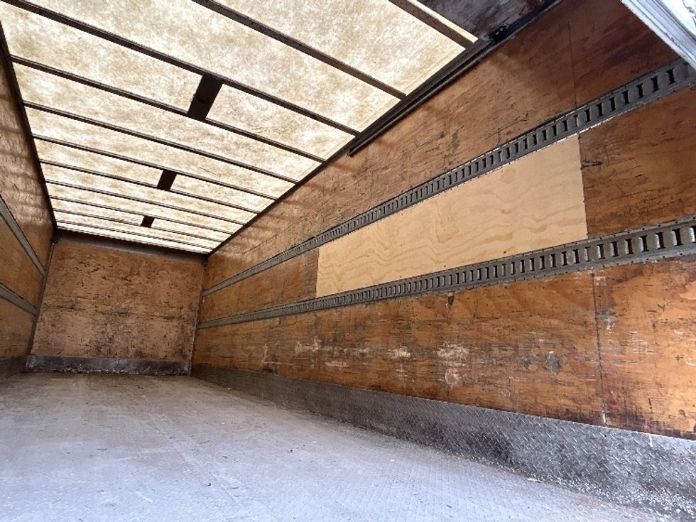 Medium Duty Box Truck-Light and Medium Duty Trucks-Hino-2019-338-Delta-BC-159,270\n\t\tkm-$ 71,500 - Image 12