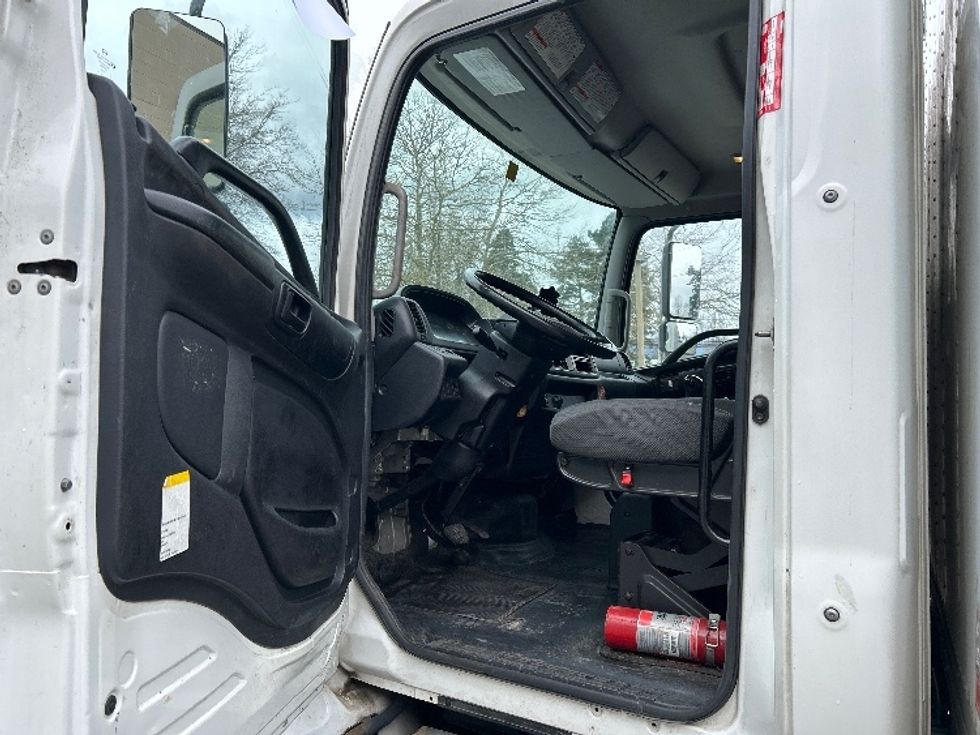 Medium Duty Box Truck-Light and Medium Duty Trucks-Hino-2019-338-Delta-BC-159,270\n\t\tkm-$ 71,500 - Image 16